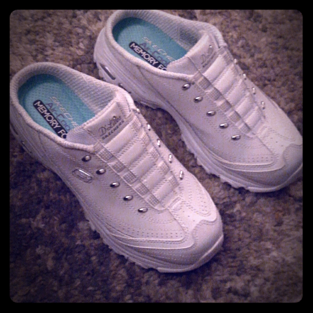 NWOT, Skechers D'Lites size 7 slip on
